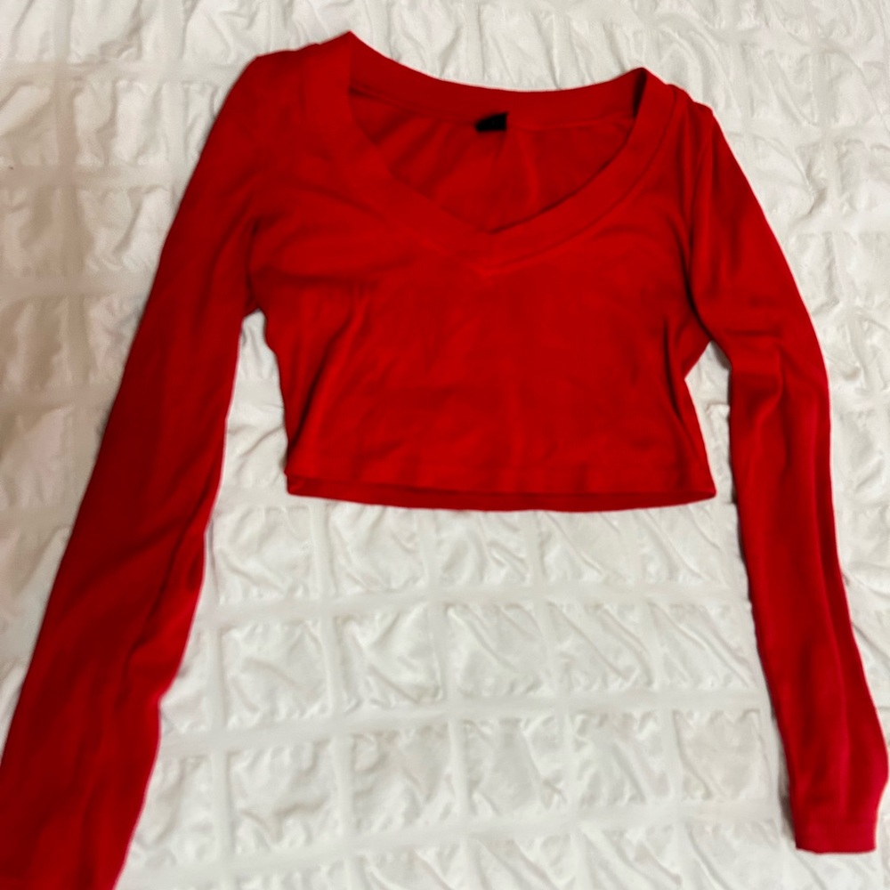 Red V-Neck Long Sleeve Crop Top